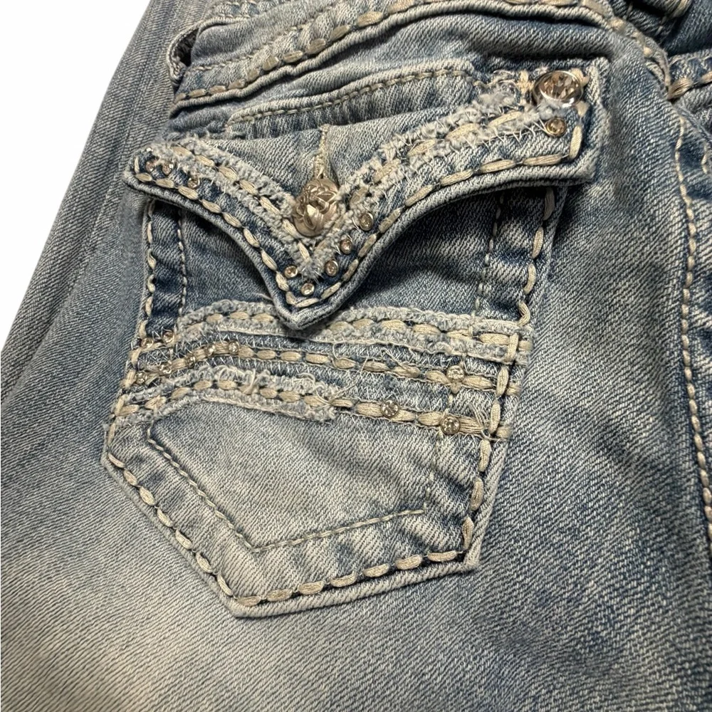Miss Me Light Wash Embellished Flap Pocket Bootcut Jeans Sz 28 - Picture 10 of 15